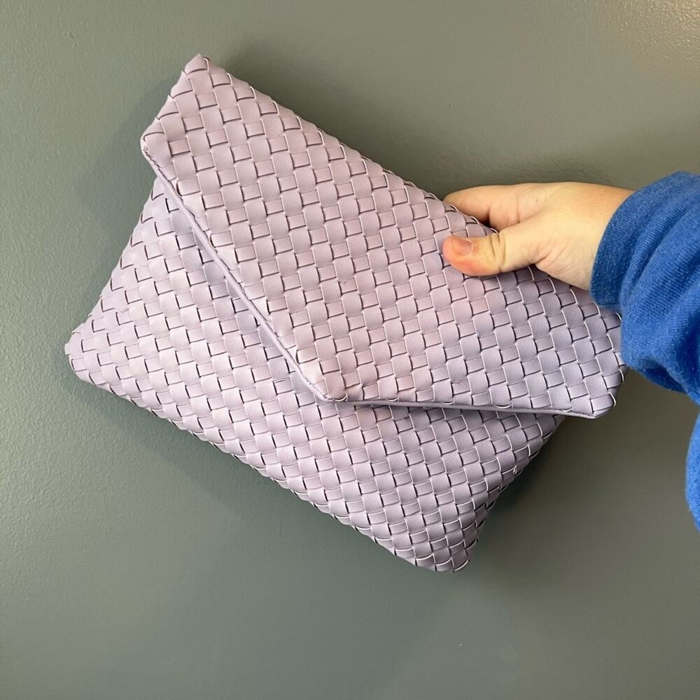 NWOT Eam Forever Lilac pink wicker patterned clutch / crossbody with gold chain